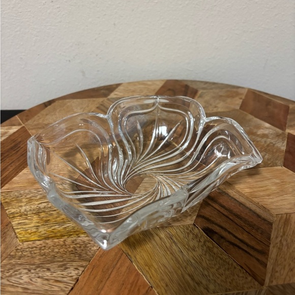 Mikasa Flores Clear Glass Trinket Dish | Swirled Catchall | Jewelry Bowl - Picture 3 of 10